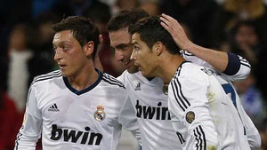 Real 4-0 Zaragoza: Mourinho hoành tráng đạt cột mốc 100