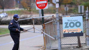 Rơi vào vườn thú, bé 2 tuổi chết thương tâm