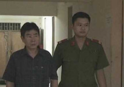 Bắt giữ phó giám đốc lừa đảo xe ô tô