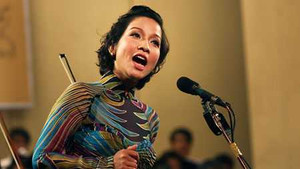 Mỹ Linh, Hồng Nhung, Thanh Lam ra phố hát miễn phí