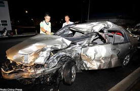 Lái xe thăm bạn bè, nam sinh 14 tuổi tông chết 3 người