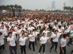 Hơn 5.000 học sinh, sinh viên nhảy múa đẩy lùi HIV/AIDS