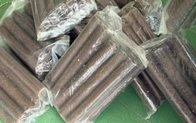 Gửi 200 kg thuốc nổ làm 'quà tặng'