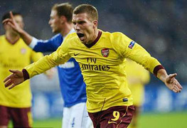 Podolski hiến kế giúp Arsenal giải bài toán hàng công