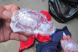 Quản lý thị trường Hà Nội: Chất trong áo ngực không hại