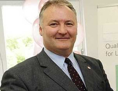 450 người khỏe mạnh bị bác sĩ lôi ra mổ