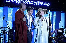 Vụ 'khóa môi' nhà sư: Mr. Đàm có thể bị cấm diễn