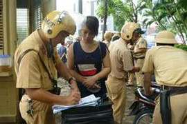 Phạt nặng xe không chính chủ, cư dân mạng nháo nhào