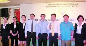 Làm ăn bết bát, ‘chúa Chổm’ cứu ‘chúa Chổm’