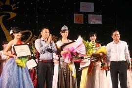 Bàn về sống thử, nữ sinh đăng quang Miss Đại Nam 2012
