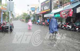 Ảnh: Đà Nẵng ngập sâu trong cơn 'đại hồng thủy'