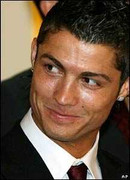 Ronaldo: Đã có xe đẹp lại còn mê người đẹp