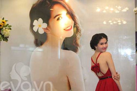 Ngọc Trinh nõn nà ngày lên chức 'bà chủ'