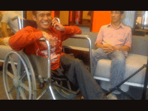 Bệnh nhân 'chân voi' tươi cười khi tái khám