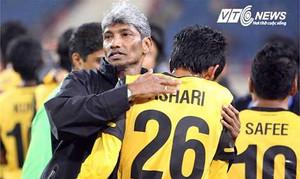 Bản tin AFF Cup: “Phù thủy” Rajagobal phải hóa phép