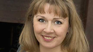 Con gái nhà văn đoạt Nobel 2011 đến Việt Nam hát