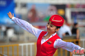 Dàn 'mỹ nữ' trong triển lãm hàng không Trung Quốc