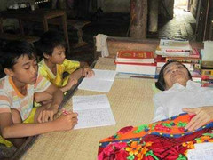 Khâm phục thầy giáo hơn 30 năm nằm dạy học