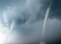 Thế giới 24h: Xem vòi rồng quét qua Nhật Bản