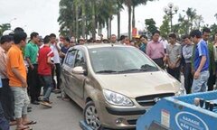 Vụ nữ tài xế 'đọ gan' cảnh sát: Em gái tông anh trai