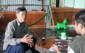 Chờ nữ hộ sinh đánh bóng chuyền, song thai tử vong