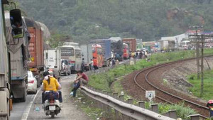 Tai nạn trên đèo, ách tắc kéo dài 2km
