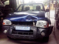 Lạng lách, đập phá xe công an