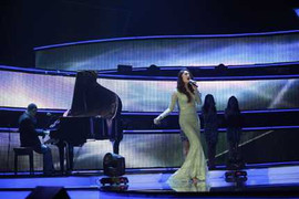 Hương Giang Idol hát tặng ‘người tình’, BGK thất vọng