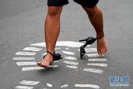 Xem đàn ông đi giày cao gót ở Philippines