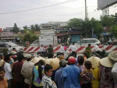 Vợ chồng đi ăn giỗ, vợ bị tai nạn chết thảm