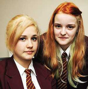 Nhuộm tóc gây quỹ từ thiện, 2 nữ sinh bị cách li