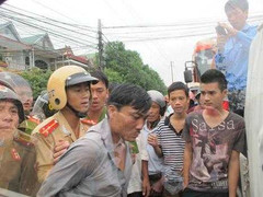 Truy đuổi xe khách tông cảnh sát giao thông bỏ chạy