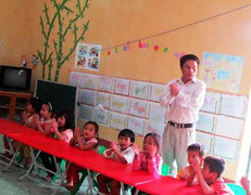 Về nơi 5 thầy giáo mầm non tận tình với trẻ