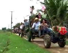 Rước dâu bằng 7 xe công nông