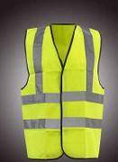 Giáo viên phạt học trò mặc áo công nhân 'vệ sinh'