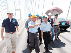 Bị chủ tịch UBND TP.HCM bắt quả tang vi phạm lộ giới