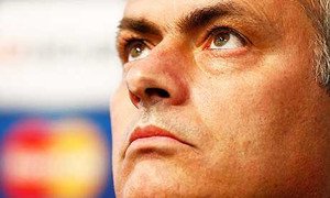 Chưa đá, Mourinho đã gửi lời...chia buồn tới Man City