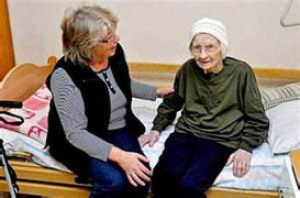 Cụ bà 105 tuổi bất ngờ nhận được giấy nhập học mẫu giáo