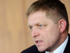 Tập thể dục sáng, thủ tướng lượm được ví đầy tiền