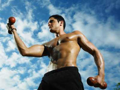 Đàn ông 6 múi: Hấp dẫn, sống dai