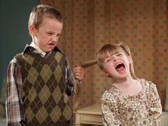 Bị bắt nạt, nhiều học sinh Anh che dấu tài năng