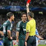 Clip: Rõ mười mươi trọng tài tiếp sức cho Man City