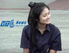 Độc quyền: Thiếu nữ Thái mê Liverpool cổ vũ VN vô địch