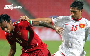 Lãnh cùi chỏ vào ngực, Văn Phong nhập viện Bangkok