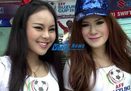 Video: Người đẹp Thái Lan cổ động Việt Nam