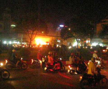 Ảnh: Biển lửa thiêu rụi cây xăng trong đêm