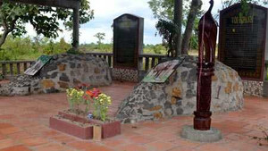 Kỳ thú quanh khu mộ voi kỳ lạ ở Buôn Đôn