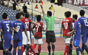 Hòa Indonesia 2-2, Lào gây chấn động AFF Cup