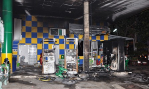 Cây xăng bị thiêu rụi: 'Cháy nhà mới ra mặt chuột'