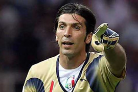 Xem Buffon ngớ ngẩn mắc sai lầm suýt dẫn đến bàn thua